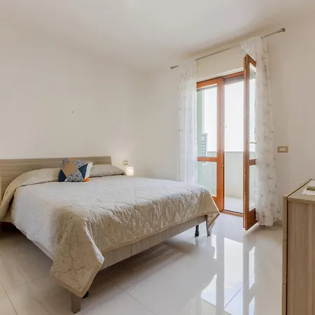 Guesthost - Bright X4 With Terrace! *