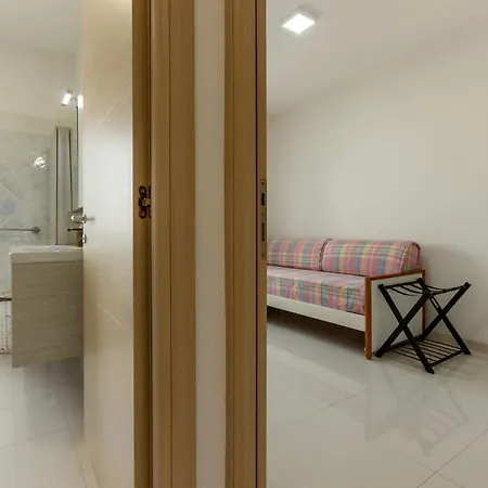 Guesthost - Bright X4 With Terrace! Cagliari